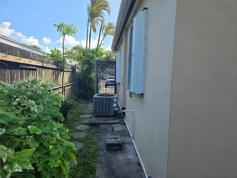 961 E 32nd Street Hialeah FL 33013