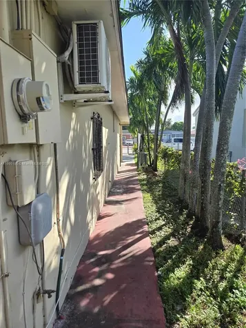 961 E 32nd Street Hialeah FL 33013