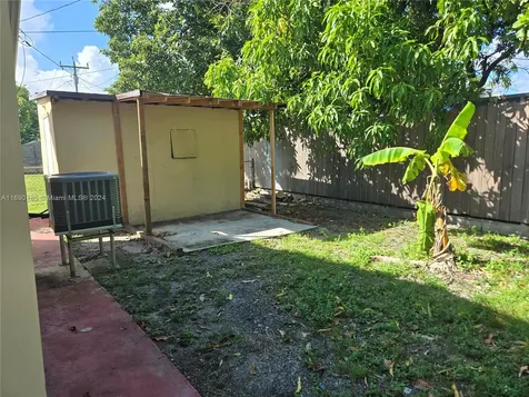 961 E 32nd Street Hialeah FL 33013