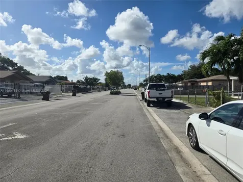 961 E 32nd Street Hialeah FL 33013