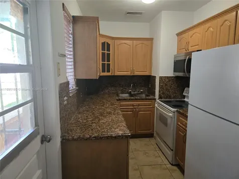 961 E 32nd Street Hialeah FL 33013