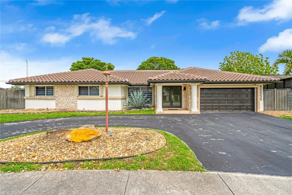 15559 SW 69th Terrace Miami FL 33193