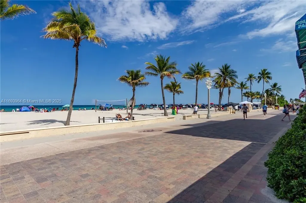 Hollywood FL 33019