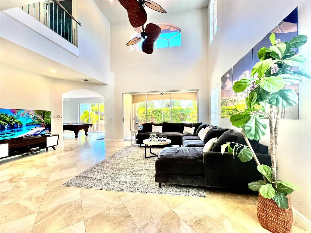 Hollywood FL 33019