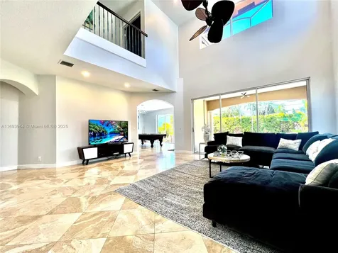 Hollywood FL 33019