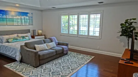 Hollywood FL 33019