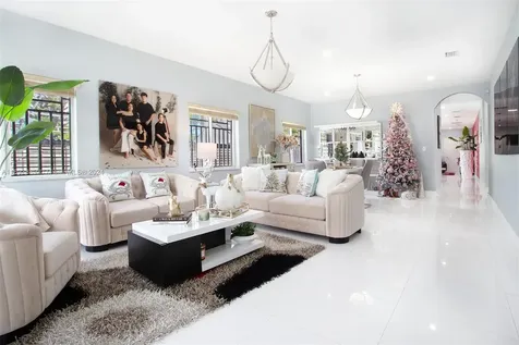 4521 NW 33rd Avenue Miami FL 33142