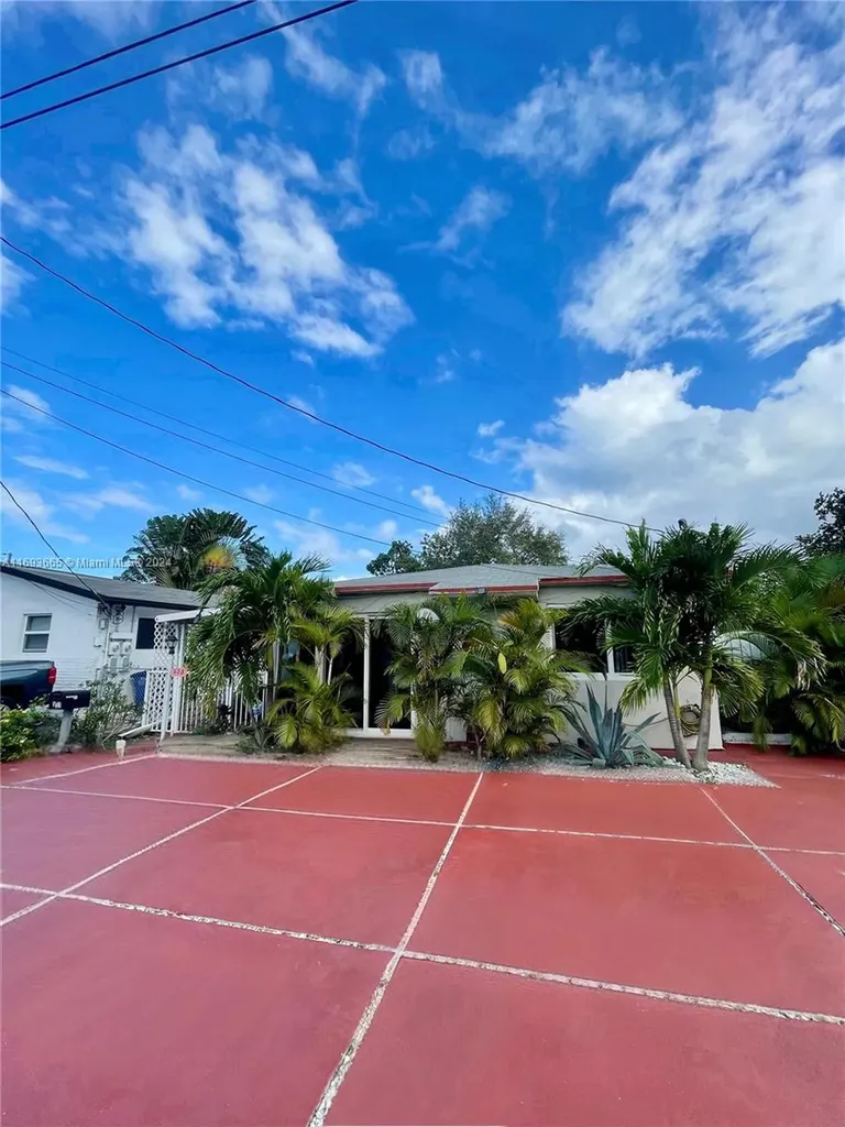 623 SW 6th Terrace #1-2 Hallandale Beach FL 33009