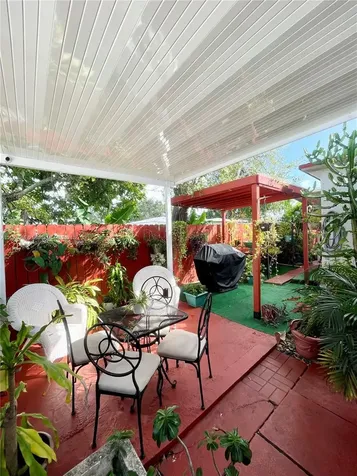 623 SW 6th Terrace #1-2 Hallandale Beach FL 33009