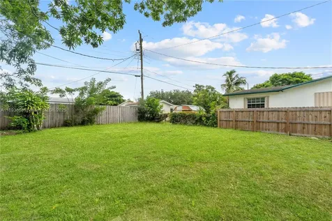 6463 Charleston Street Hollywood FL 33024