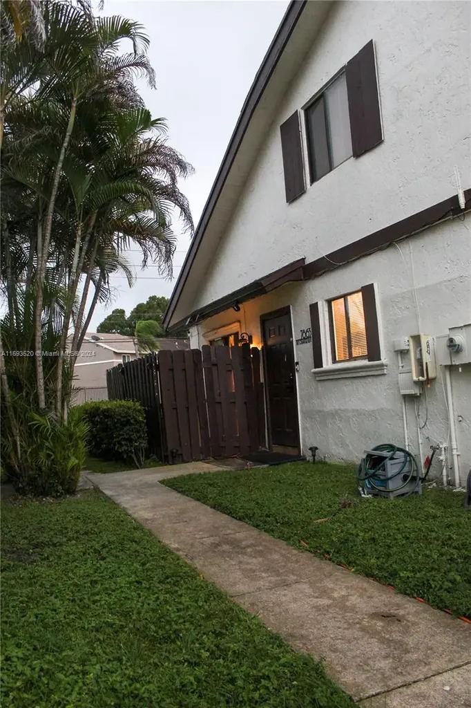 7863 Tam Oshanter Boulevard North Lauderdale FL 33068