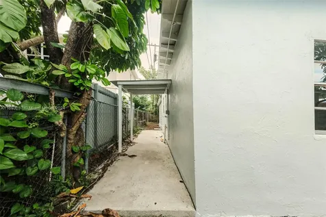 3434 SW 6th Street Miami FL 33135
