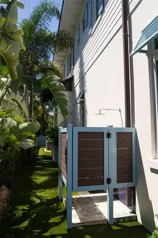 19170 Pinetree Drive Tequesta FL 33469