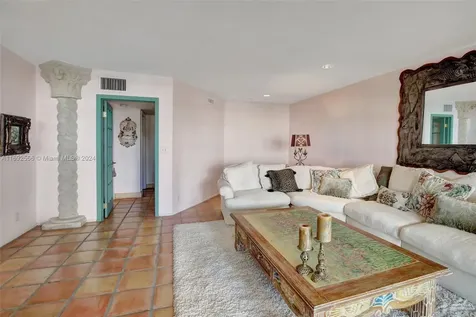450 Paradise Isle Boulevard Hallandale Beach FL 33009