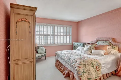 450 Paradise Isle Boulevard Hallandale Beach FL 33009
