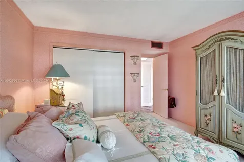 450 Paradise Isle Boulevard Hallandale Beach FL 33009
