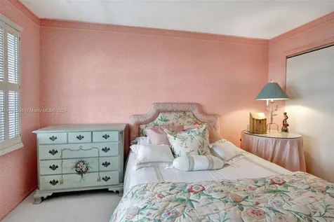 450 Paradise Isle Boulevard Hallandale Beach FL 33009