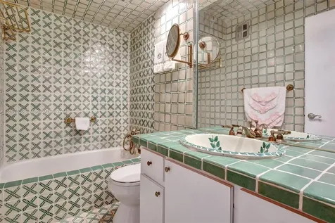 450 Paradise Isle Boulevard Hallandale Beach FL 33009