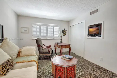 450 Paradise Isle Boulevard Hallandale Beach FL 33009