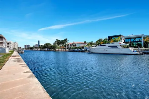 450 Paradise Isle Boulevard Hallandale Beach FL 33009