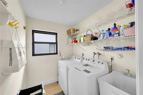 4014 NW 72nd Avenue Coral Springs FL 33065