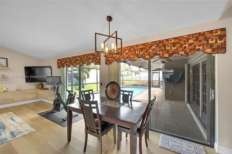 4014 NW 72nd Avenue Coral Springs FL 33065