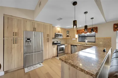 4014 NW 72nd Avenue Coral Springs FL 33065