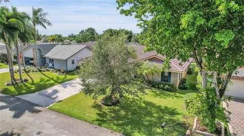 4014 NW 72nd Avenue Coral Springs FL 33065