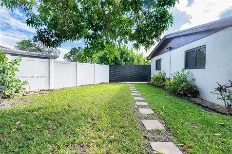 6531 Lincoln Street Hollywood FL 33024