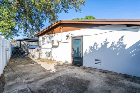 6531 Lincoln Street Hollywood FL 33024