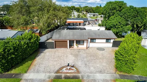 6531 Lincoln Street Hollywood FL 33024
