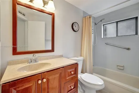 93 NE 17th Court Fort Lauderdale FL 33305