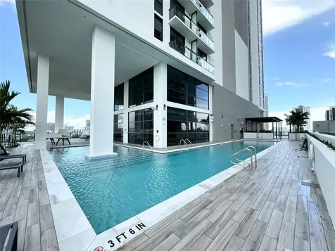1642 NE 1st Avenue Miami FL 33132