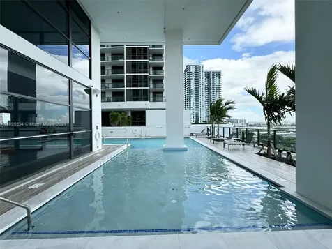 1642 NE 1st Avenue Miami FL 33132