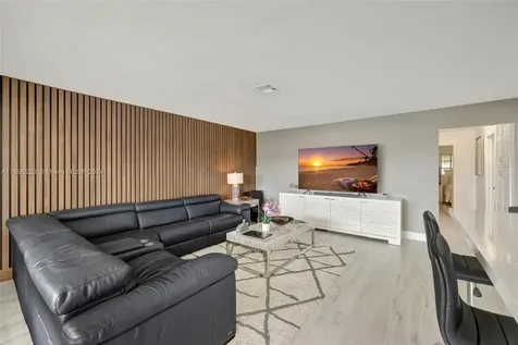 2866 NE 30th Street Fort Lauderdale FL 33306