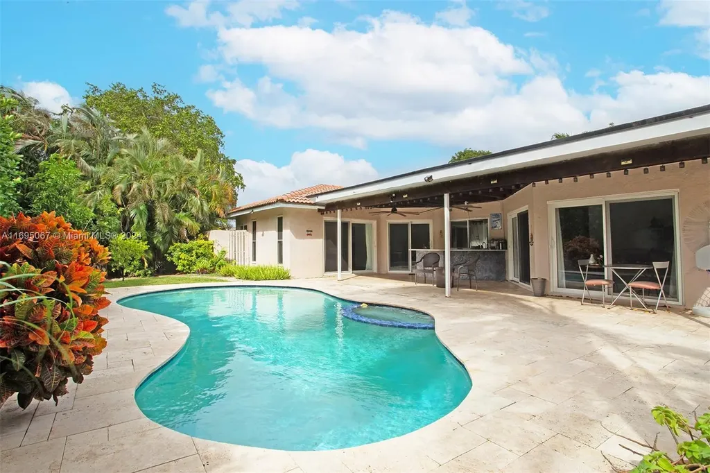 892 NW 83rd Drive Coral Springs FL 33071