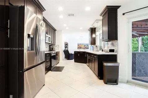 892 NW 83rd Drive Coral Springs FL 33071