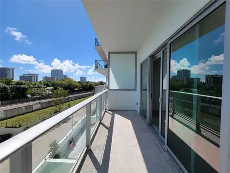 1600 SW 1 Avenue Miami FL 33129