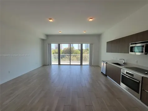 1600 SW 1 Avenue Miami FL 33129