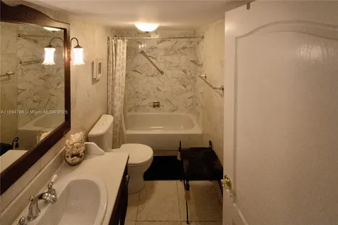 2555 Collins Avenue Miami Beach FL 33140