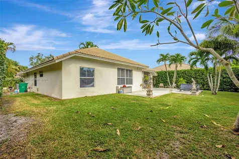 148 Fernwood Crescent Royal Palm Beach FL 33411