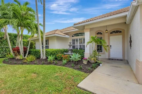 148 Fernwood Crescent Royal Palm Beach FL 33411