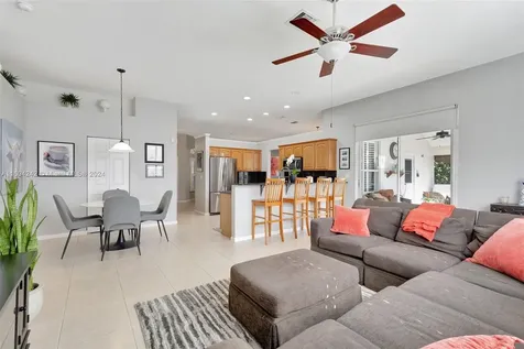 148 Fernwood Crescent Royal Palm Beach FL 33411