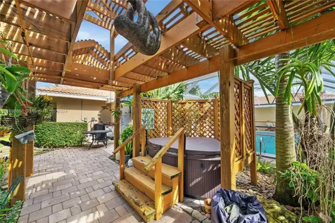 7340 SW 9th Street Plantation FL 33317
