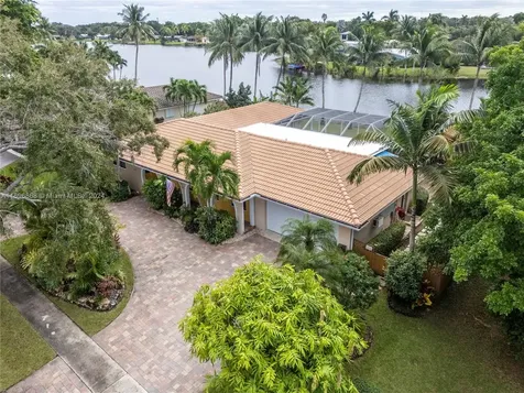 7340 SW 9th Street Plantation FL 33317