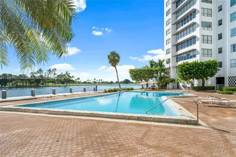 9102 W Bay Harbor Bay Harbor Islands FL 33154