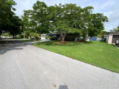9221 SW 165th Street Palmetto Bay FL 33157
