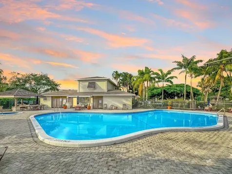 4956 N Hemingway Circle Margate FL 33063