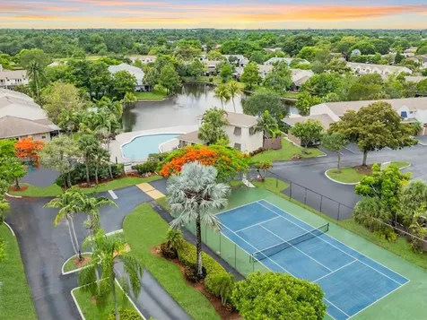 4956 N Hemingway Circle Margate FL 33063