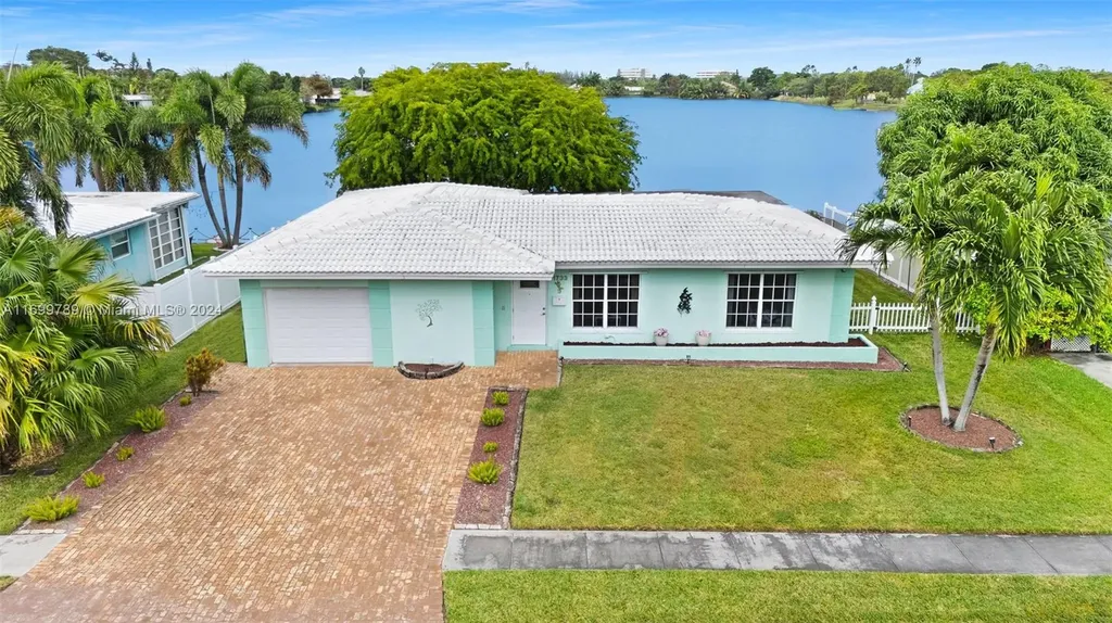 1733 NW 39th Street Oakland Park FL 33309